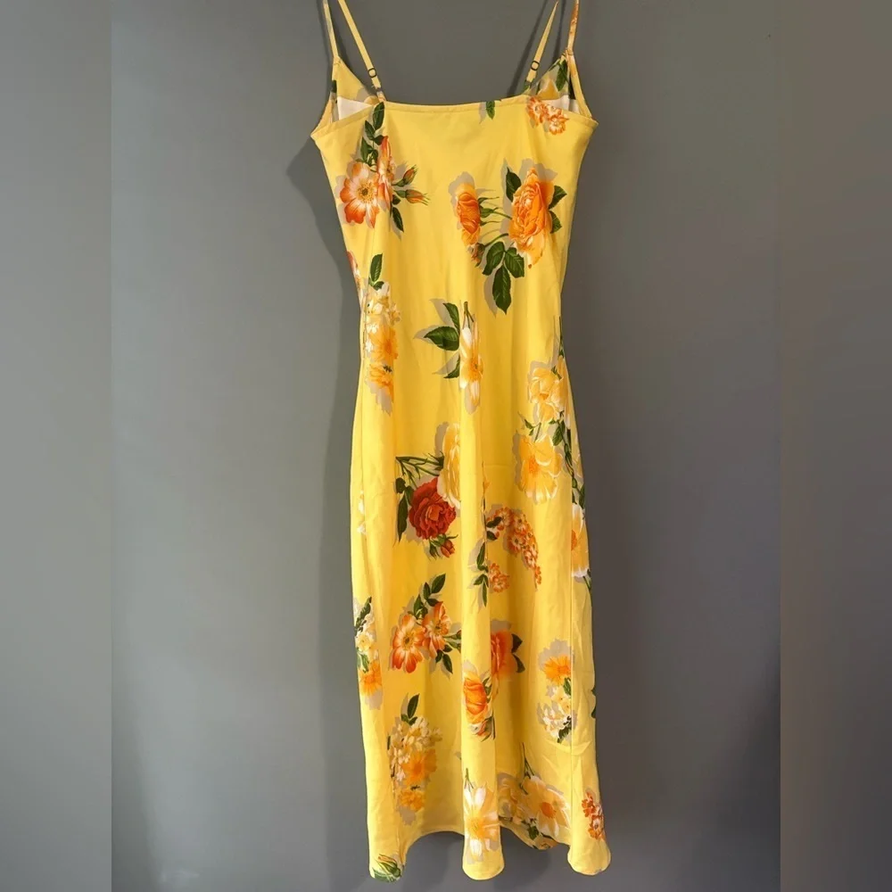 Simple Retro Yellow Floral Elena Dress Size XS, scoop
Neck, spaghetti strap - Picture 4 of 5